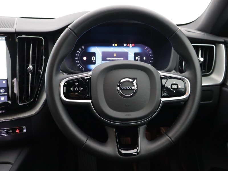 2025 (25) VOLVO XC60 2.0 B5P Plus Dark 5dr AWD Geartronic 5406046