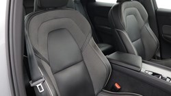 2025 (25) VOLVO XC60 2.0 B5P Plus Dark 5dr AWD Geartronic 5406034