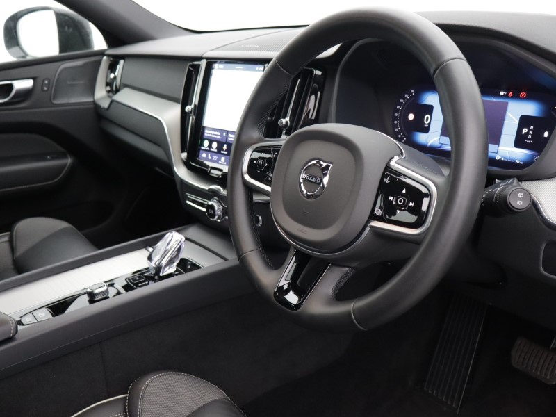 2025 (25) VOLVO XC60 2.0 B5P Plus Dark 5dr AWD Geartronic 5406035
