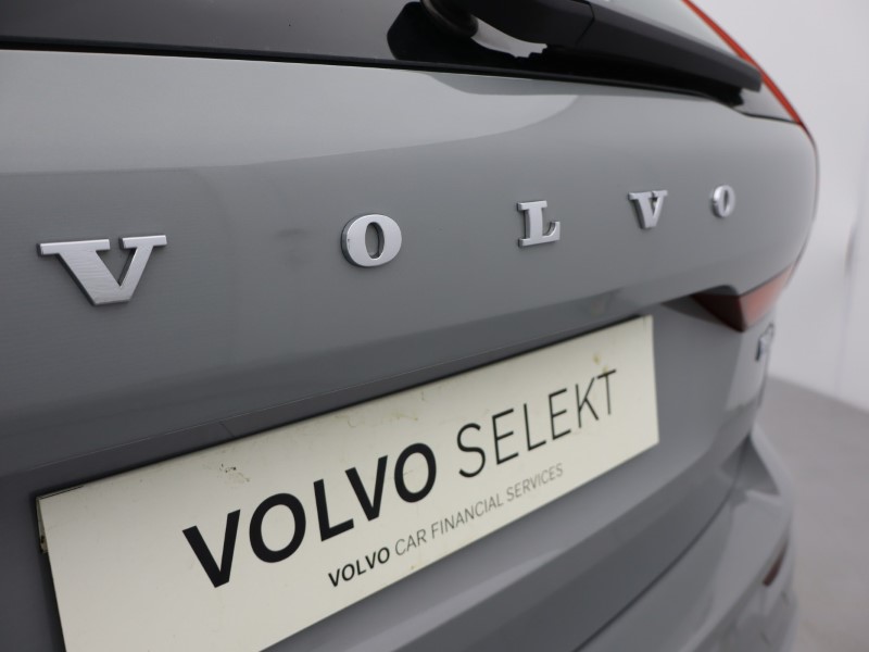 2025 (25) VOLVO XC60 2.0 B5P Plus Dark 5dr AWD Geartronic 5406015
