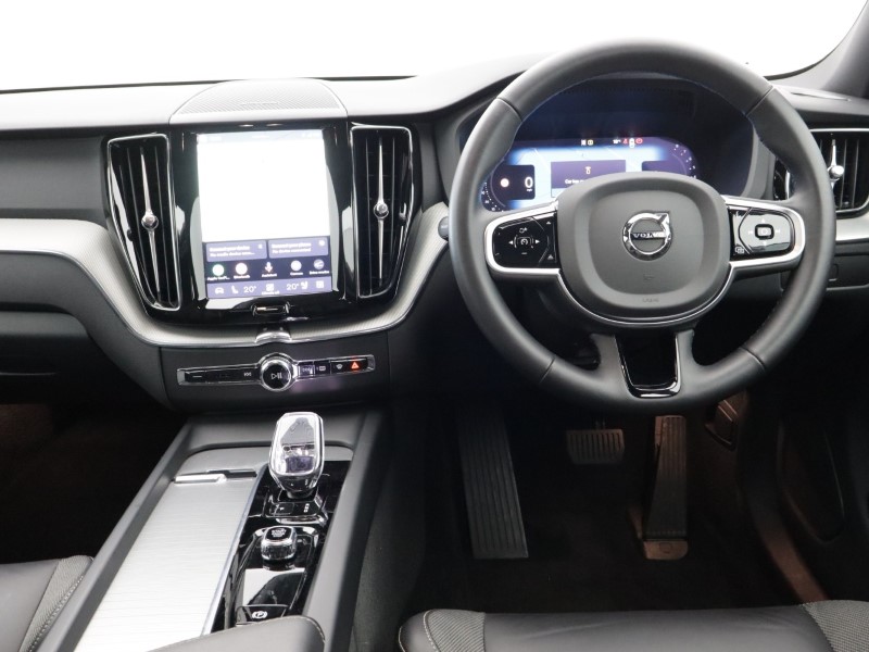 2025 (25) VOLVO XC60 2.0 B5P Plus Dark 5dr AWD Geartronic 5406045