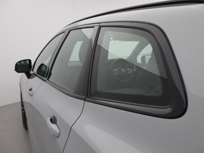 2025 (25) VOLVO XC60 2.0 B5P Plus Dark 5dr AWD Geartronic 5406023