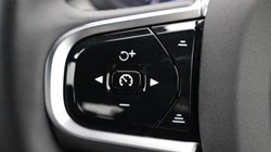 2025 (25) VOLVO XC60 2.0 B5P Plus Dark 5dr AWD Geartronic 5406047
