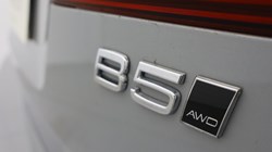 2025 (25) VOLVO XC60 2.0 B5P Plus Dark 5dr AWD Geartronic 5406016