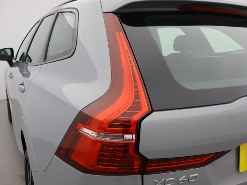 2025 (25) VOLVO XC60 2.0 B5P Plus Dark 5dr AWD Geartronic 5426064