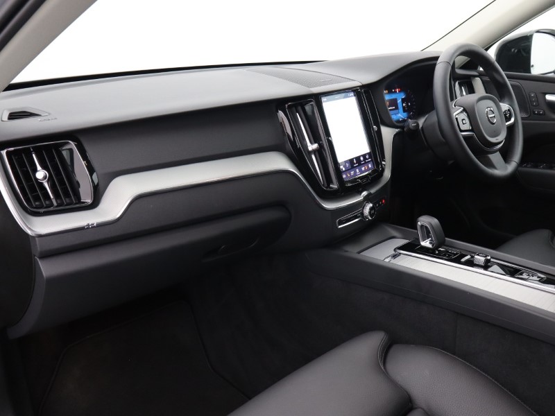 2025 (25) VOLVO XC60 2.0 B5P Plus Dark 5dr AWD Geartronic 5426089