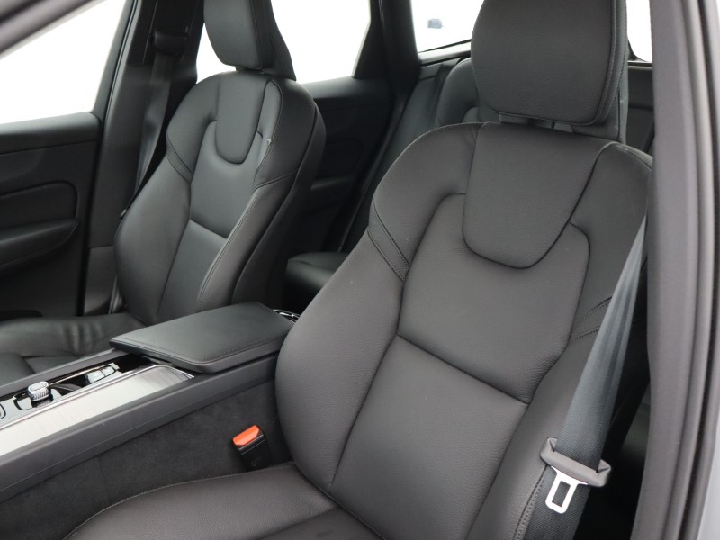 2025 (25) VOLVO XC60 2.0 B5P Plus Dark 5dr AWD Geartronic 5426088