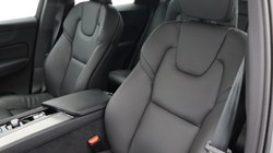 2025 (25) VOLVO XC60 2.0 B5P Plus Dark 5dr AWD Geartronic 5426088