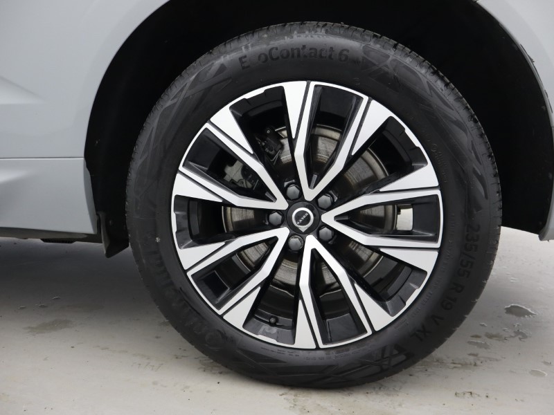 2025 (25) VOLVO XC60 2.0 B5P Plus Dark 5dr AWD Geartronic 5426071