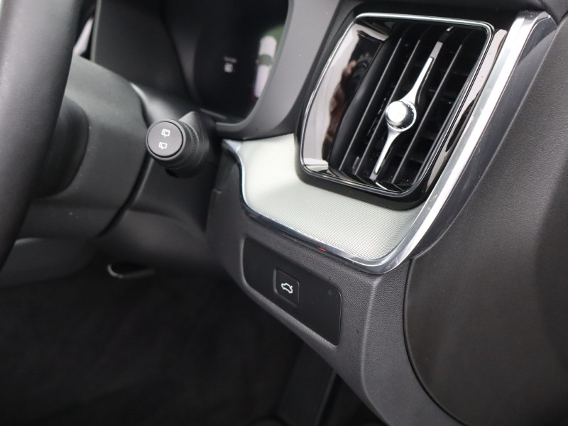 2025 (25) VOLVO XC60 2.0 B5P Plus Dark 5dr AWD Geartronic 5426082