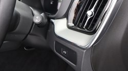 2025 (25) VOLVO XC60 2.0 B5P Plus Dark 5dr AWD Geartronic 5426082