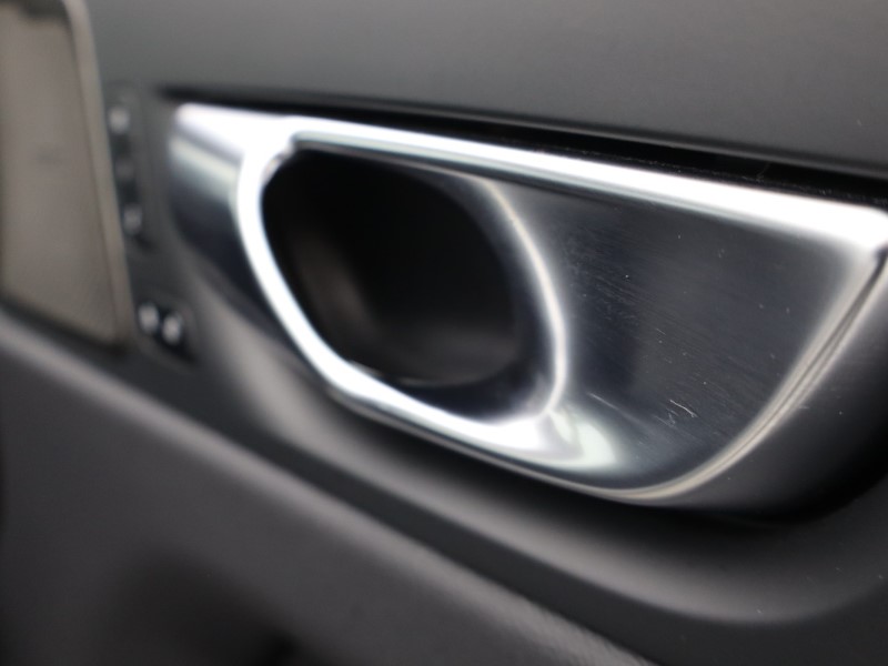 2025 (25) VOLVO XC60 2.0 B5P Plus Dark 5dr AWD Geartronic 5426080
