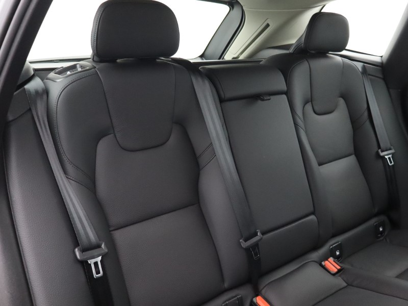 2025 (25) VOLVO XC60 2.0 B5P Plus Dark 5dr AWD Geartronic 5426092