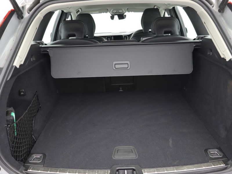 2025 (25) VOLVO XC60 2.0 B5P Plus Dark 5dr AWD Geartronic 5426067