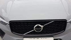 2025 (25) VOLVO XC60 2.0 B5P Plus Dark 5dr AWD Geartronic 5426061