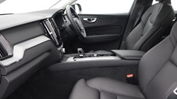 2025 (25) VOLVO XC60 2.0 B5P Plus Dark 5dr AWD Geartronic 5426073
