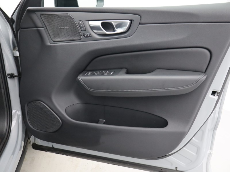 2025 (25) VOLVO XC60 2.0 B5P Plus Dark 5dr AWD Geartronic 5426077