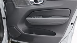 2025 (25) VOLVO XC60 2.0 B5P Plus Dark 5dr AWD Geartronic 5426077