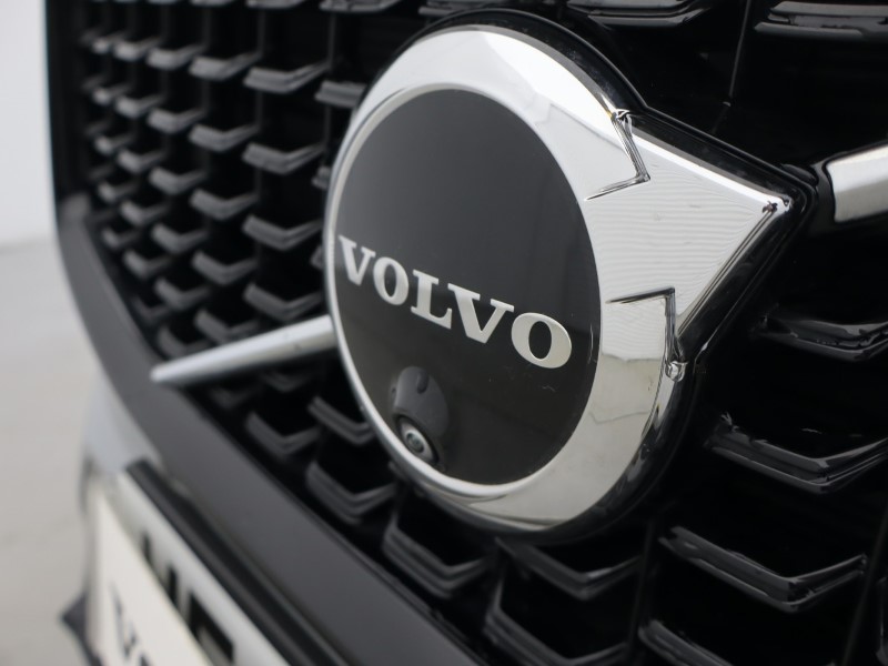 2025 (25) VOLVO XC60 2.0 B5P Plus Dark 5dr AWD Geartronic 5426060