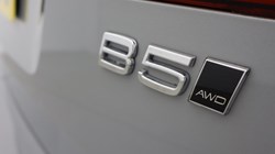 2025 (25) VOLVO XC60 2.0 B5P Plus Dark 5dr AWD Geartronic 5426066