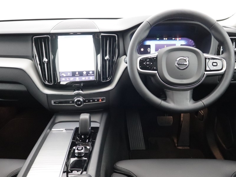 2025 (25) VOLVO XC60 2.0 B5P Plus Dark 5dr AWD Geartronic 5426097