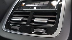 2025 (25) VOLVO XC60 2.0 B5P Plus Dark 5dr AWD Geartronic 5426095