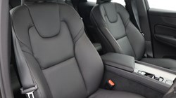 2025 (25) VOLVO XC60 2.0 B5P Plus Dark 5dr AWD Geartronic 5426086