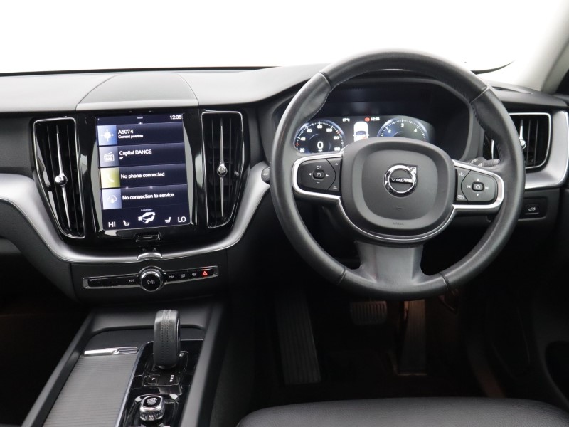 2021 (21) VOLVO XC60 2.0 B4D Momentum 5dr Geartronic 5519041