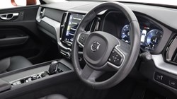 2021 (21) VOLVO XC60 2.0 B4D Momentum 5dr Geartronic 5519033