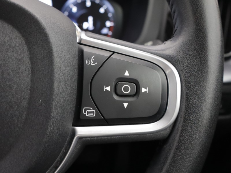2021 (21) VOLVO XC60 2.0 B4D Momentum 5dr Geartronic 5519044