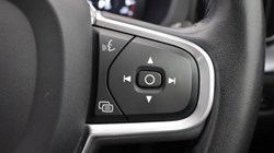 2021 (21) VOLVO XC60 2.0 B4D Momentum 5dr Geartronic 5519044