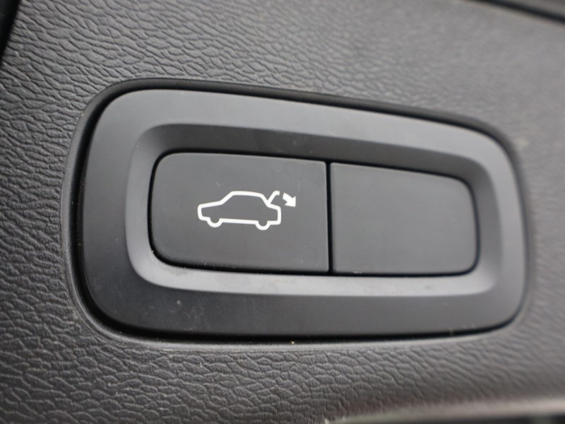 2021 (21) VOLVO XC60 2.0 B4D Momentum 5dr Geartronic 5519018