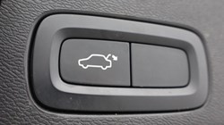 2021 (21) VOLVO XC60 2.0 B4D Momentum 5dr Geartronic 5519018