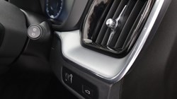 2021 (21) VOLVO XC60 2.0 B4D Momentum 5dr Geartronic 5519029