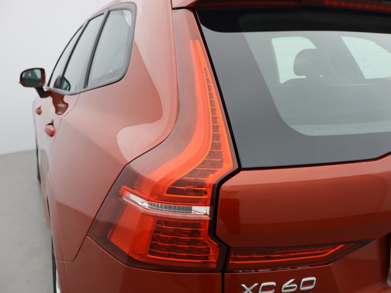 2021 (21) VOLVO XC60 2.0 B4D Momentum 5dr Geartronic 5519014