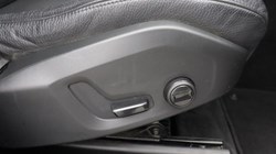 2021 (21) VOLVO XC60 2.0 B4D Momentum 5dr Geartronic 5519030