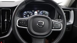 2021 (21) VOLVO XC60 2.0 B4D Momentum 5dr Geartronic 5519042