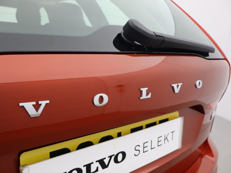 2021 (21) VOLVO XC60 2.0 B4D Momentum 5dr Geartronic 5519015