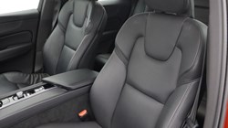 2021 (21) VOLVO XC60 2.0 B4D Momentum 5dr Geartronic 5519034