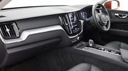 2021 (21) VOLVO XC60 2.0 B4D Momentum 5dr Geartronic 5519035