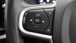 2021 (21) VOLVO XC60 2.0 B4D Momentum 5dr Geartronic 5519043