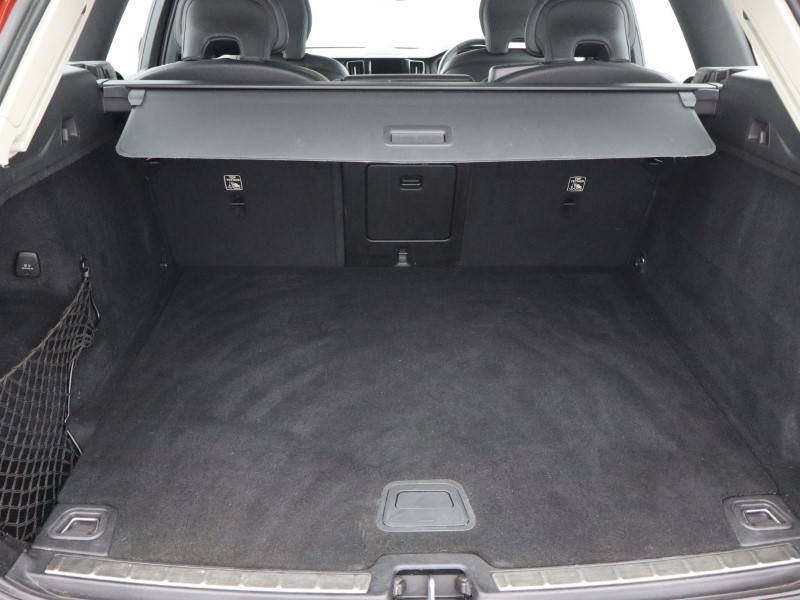 2021 (21) VOLVO XC60 2.0 B4D Momentum 5dr Geartronic 5519017