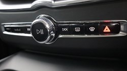2021 (21) VOLVO XC60 2.0 B4D Momentum 5dr Geartronic 5519050