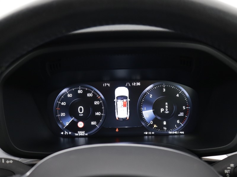 2021 (21) VOLVO XC60 2.0 B4D Momentum 5dr Geartronic 5519045