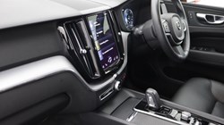 2021 (21) VOLVO XC60 2.0 B4D Momentum 5dr Geartronic 5519036