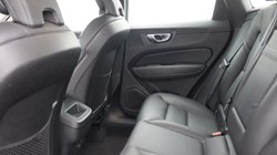2021 (21) VOLVO XC60 2.0 B4D Momentum 5dr Geartronic 5519024