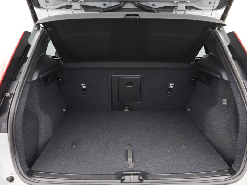 2025 (75) VOLVO XC40 2.0 B4P Ultra Dark 5dr Auto 5390125