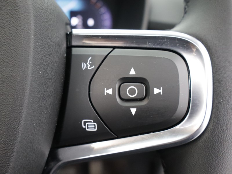 2025 (75) VOLVO XC40 2.0 B4P Ultra Dark 5dr Auto 5390153