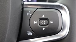 2025 (75) VOLVO XC40 2.0 B4P Ultra Dark 5dr Auto 5390153