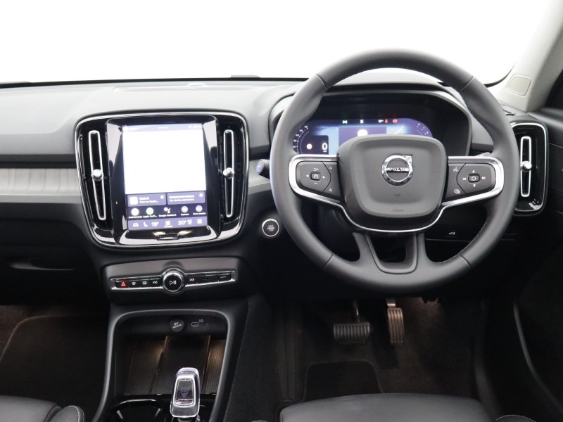2025 (75) VOLVO XC40 2.0 B4P Ultra Dark 5dr Auto 5390150